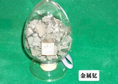 المعادن النادرة نقية المعادن الايتريوم عنصر فلزي المعدن الكتل صيغة Y لتعزيز السبائك